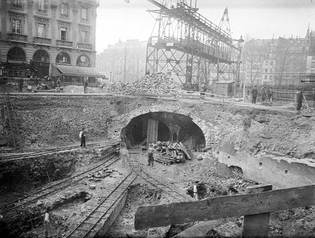 Tunnel cut and cover method of construction of the Paris Metro