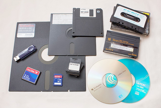 Comparisions of computer storage devices